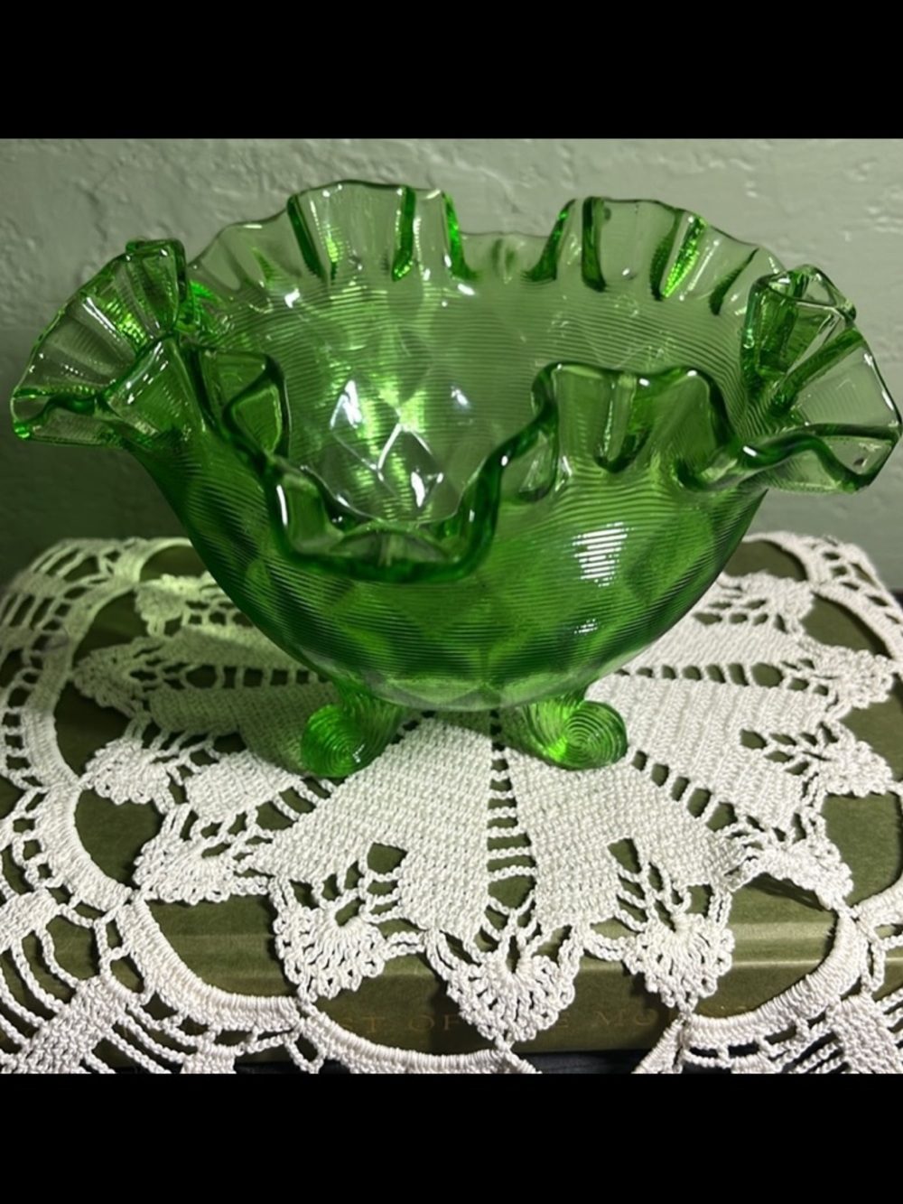Fenton Springtime Green Threaded Diamond Optic Three Footed Bowl # 8425